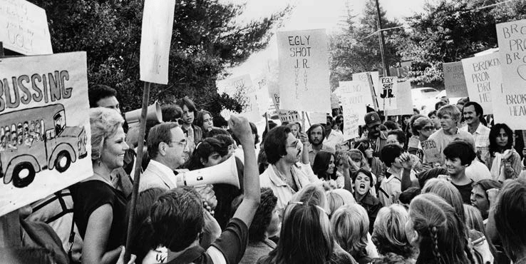 Racist 1981 protest against busing