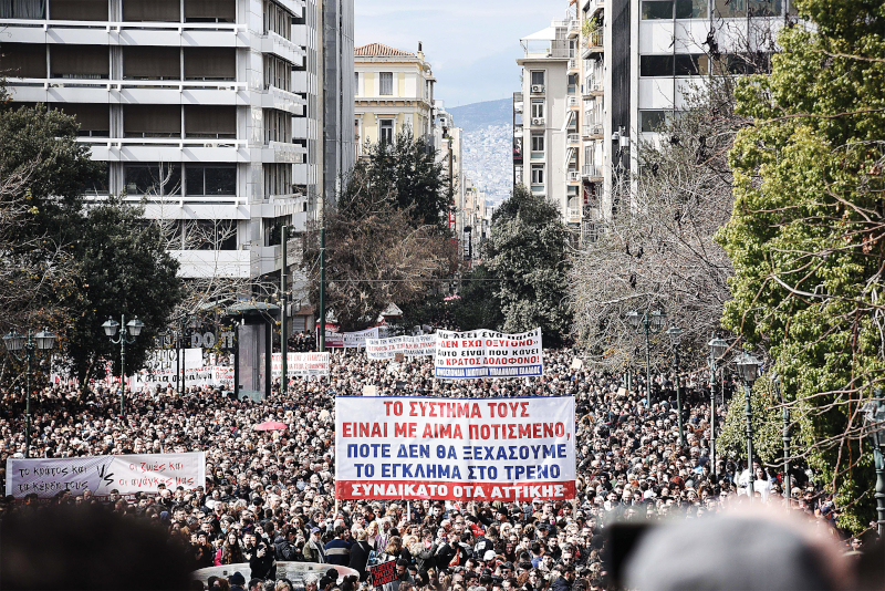 Αθήνα, 28 Φεβρουαρίου 2025: Μαζική απεργία για τη δεύτερη επέτειο της τραγωδίας των Τεμπών.